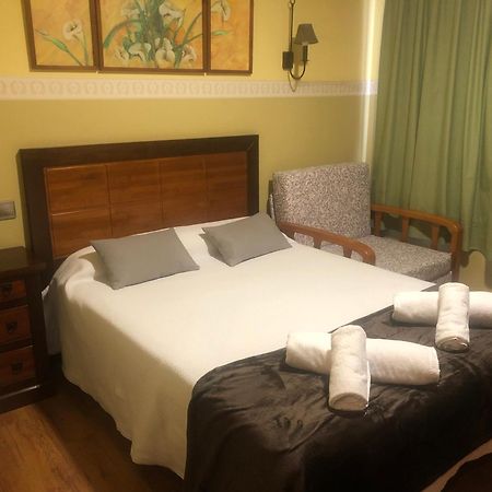 Hotel Restaurante La Carasca Orlé Екстериор снимка