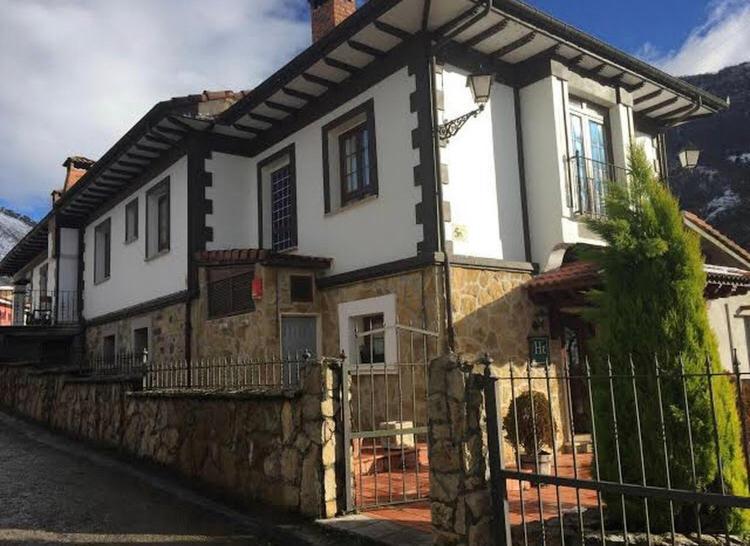 Hotel Restaurante La Carasca Orlé Екстериор снимка