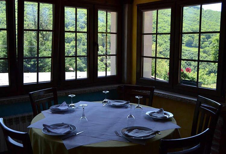 Hotel Restaurante La Carasca Orlé Екстериор снимка