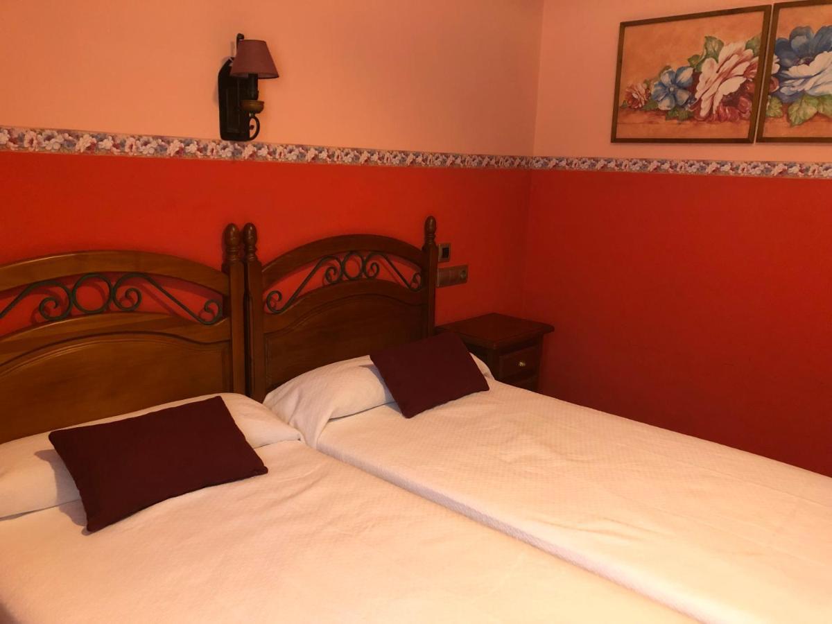 Hotel Restaurante La Carasca Orlé Екстериор снимка
