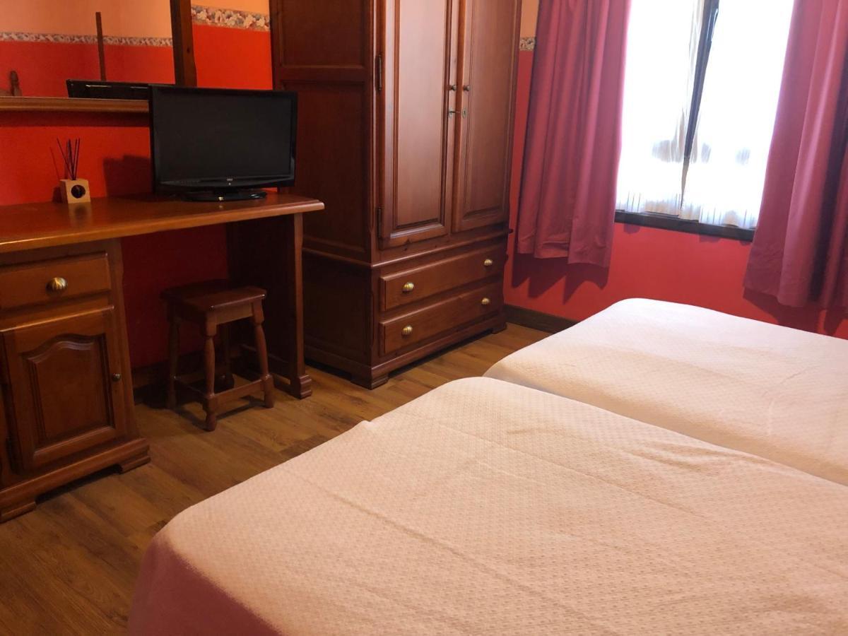 Hotel Restaurante La Carasca Orlé Екстериор снимка