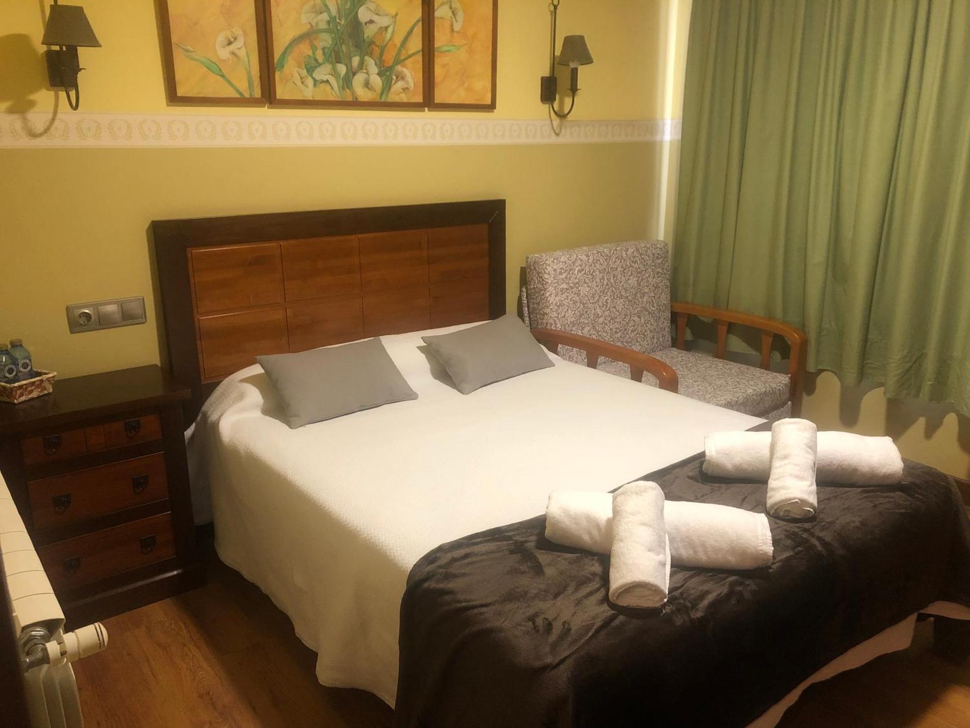 Hotel Restaurante La Carasca Orlé Екстериор снимка