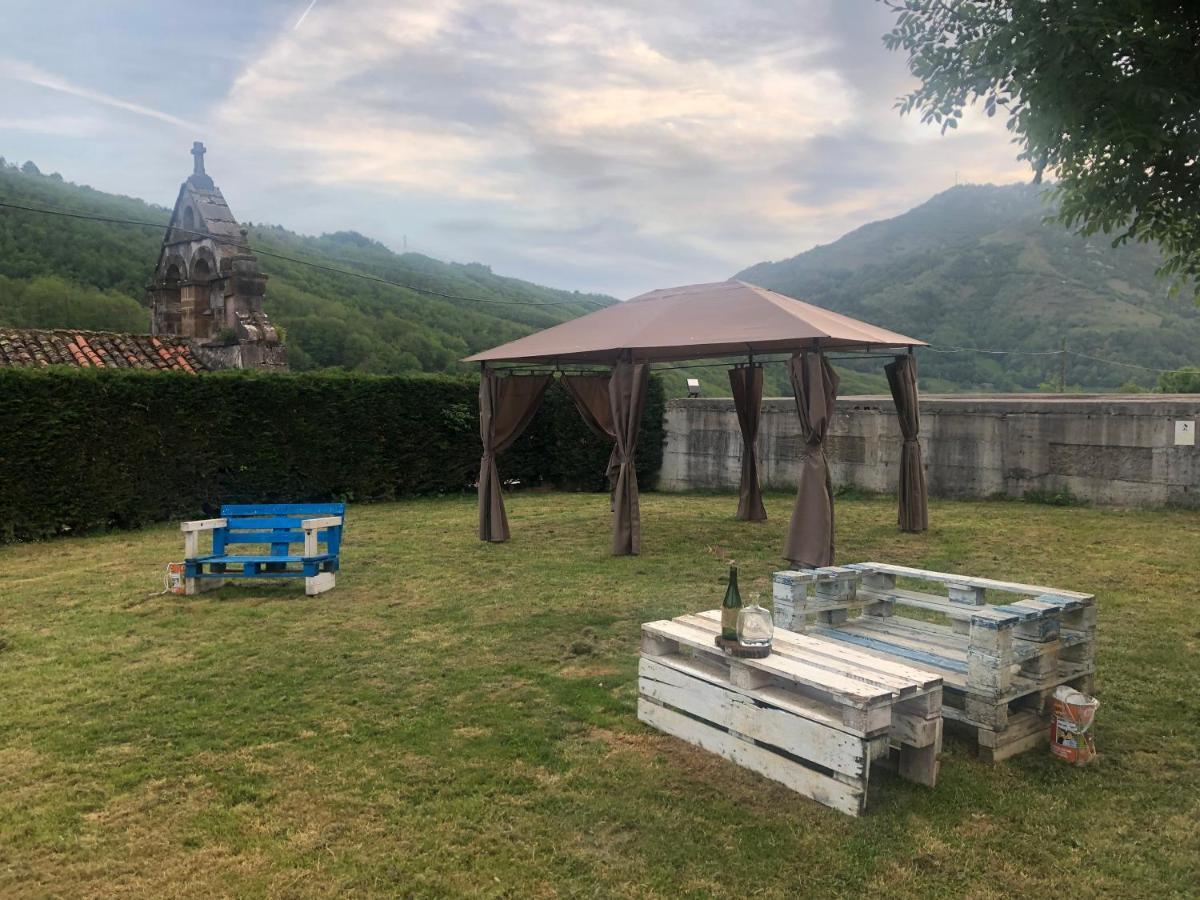 Hotel Restaurante La Carasca Orlé Екстериор снимка