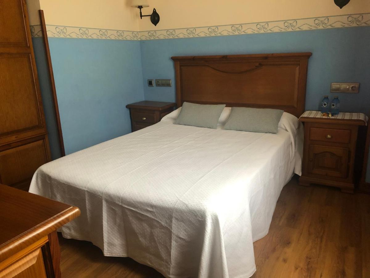 Hotel Restaurante La Carasca Orlé Екстериор снимка