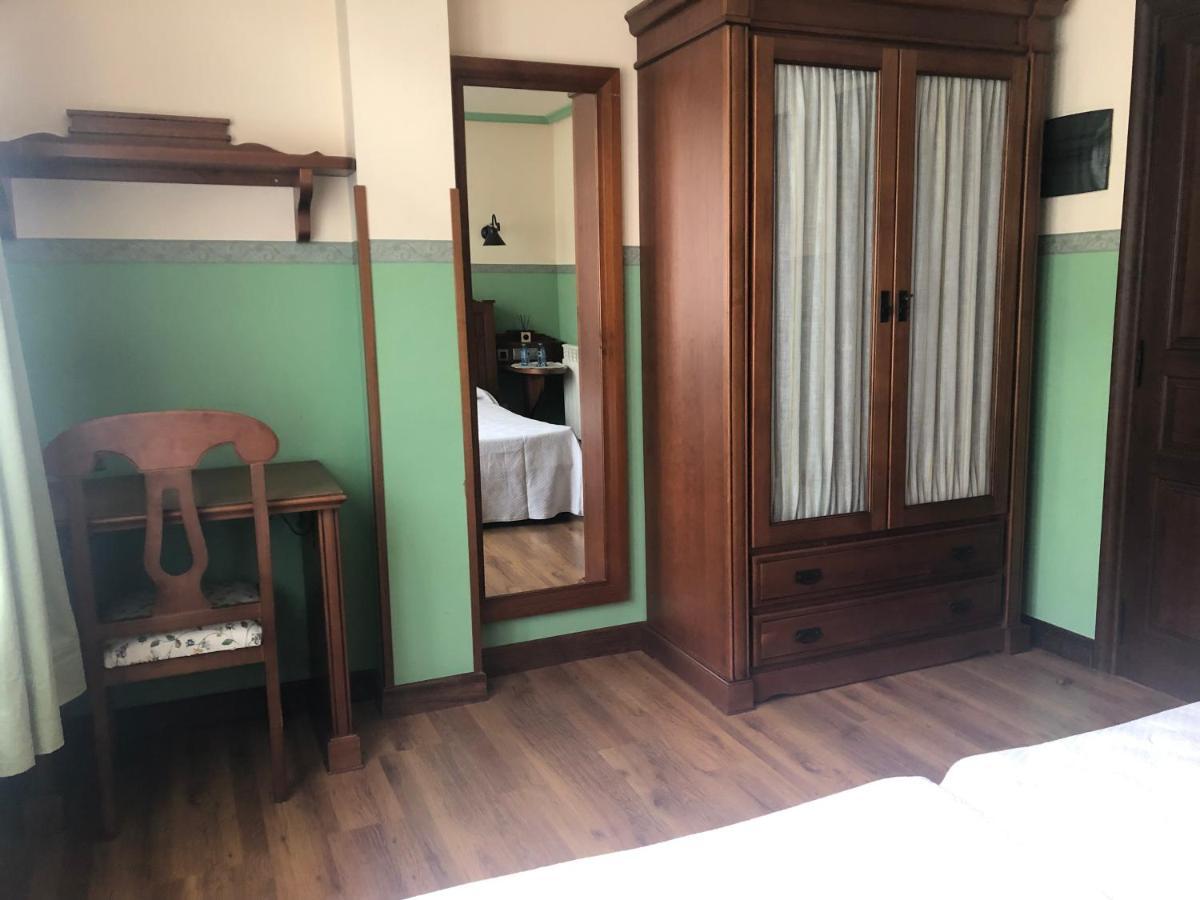 Hotel Restaurante La Carasca Orlé Екстериор снимка