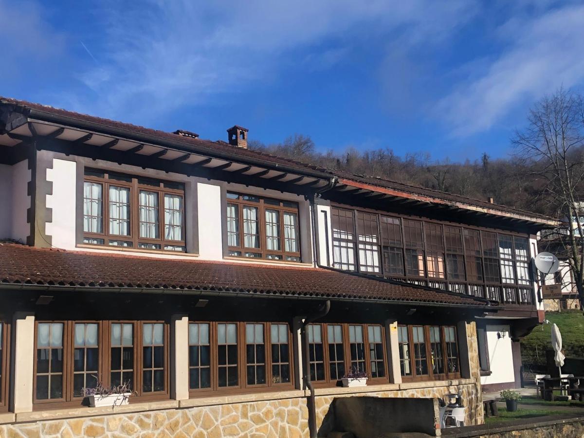 Hotel Restaurante La Carasca Orlé Екстериор снимка