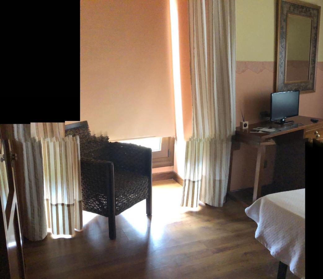 Hotel Restaurante La Carasca Orlé Екстериор снимка