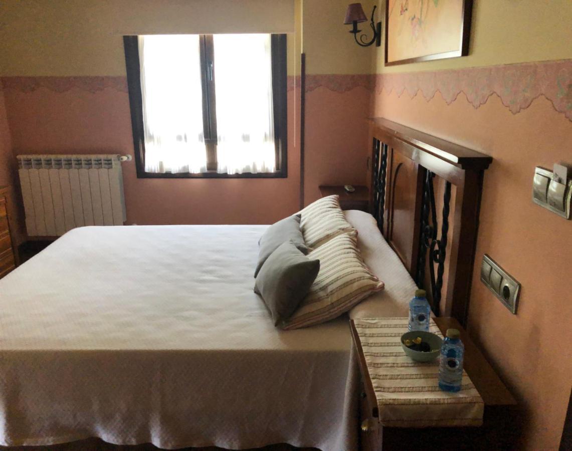 Hotel Restaurante La Carasca Orlé Екстериор снимка