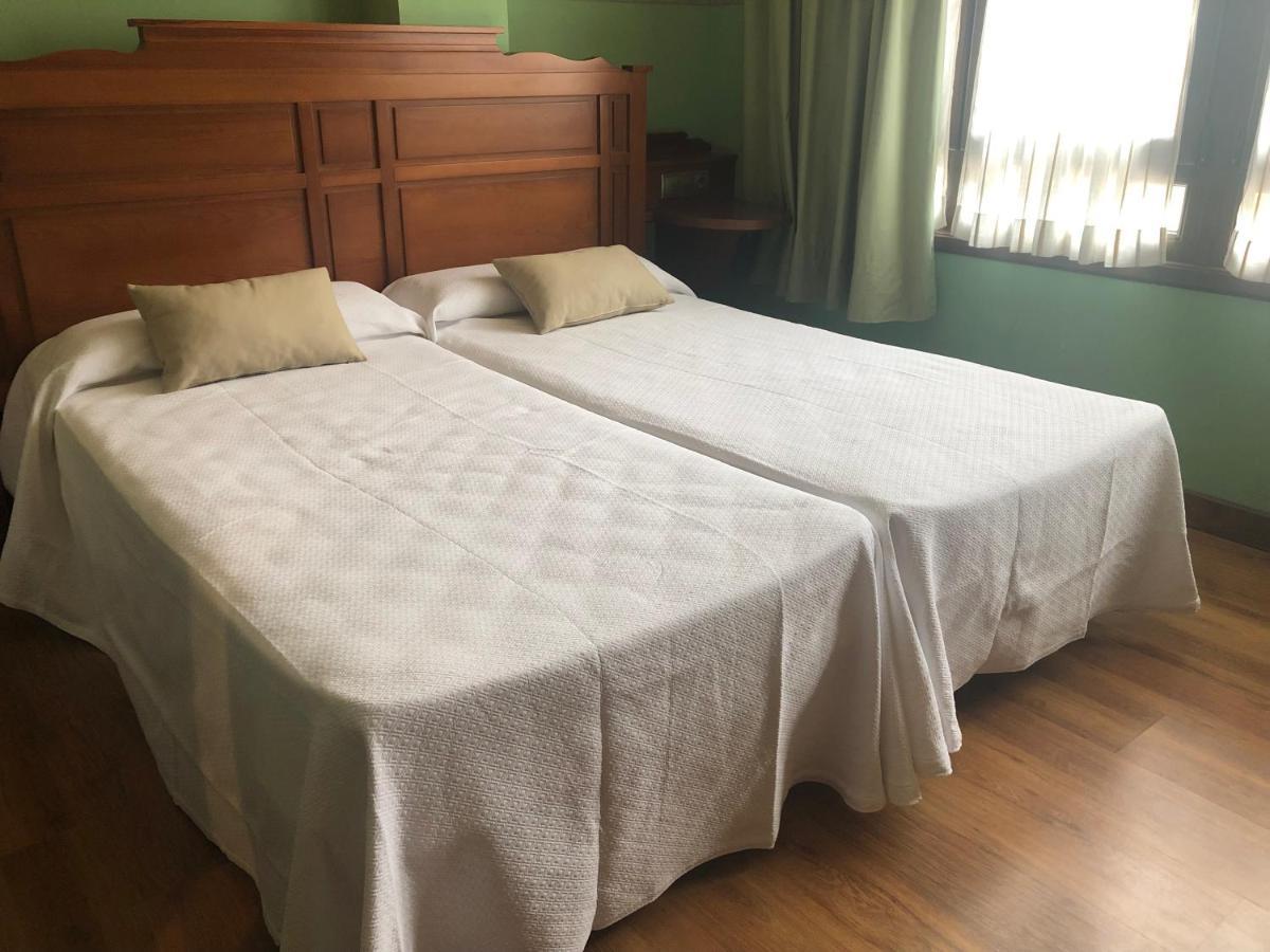 Hotel Restaurante La Carasca Orlé Екстериор снимка